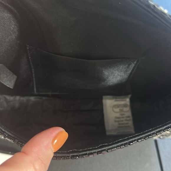 From India to you New York City skyline beaded black shoulder bag - Picture 5 of 5